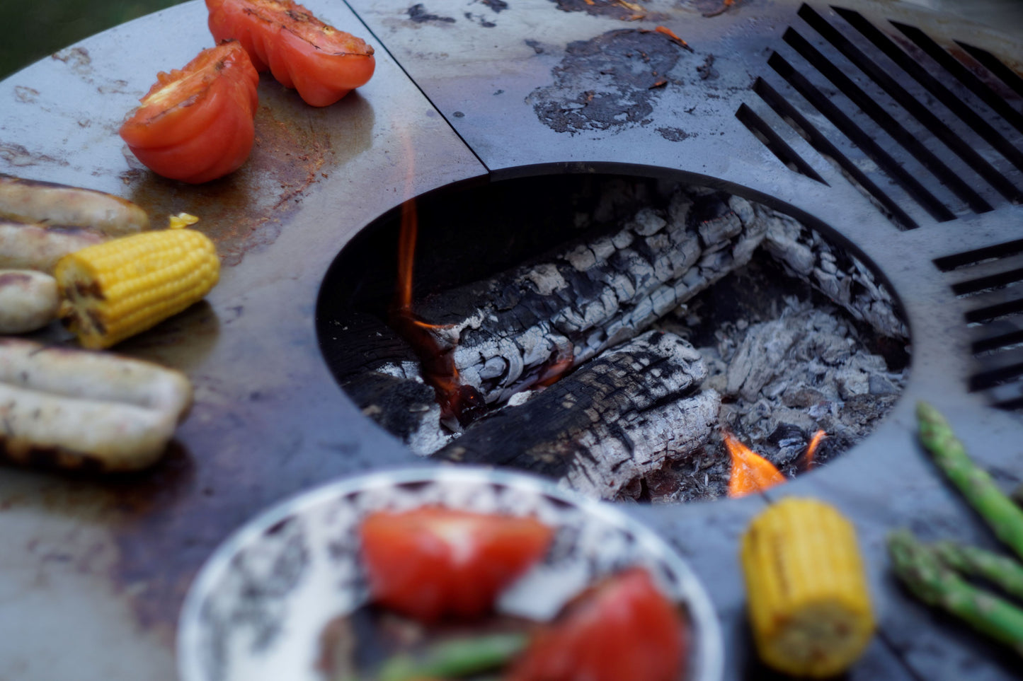 Zweiteilige Grillplatte aus massivem Rohstahl für Feuerschale, Vertrieb: SvenskaV