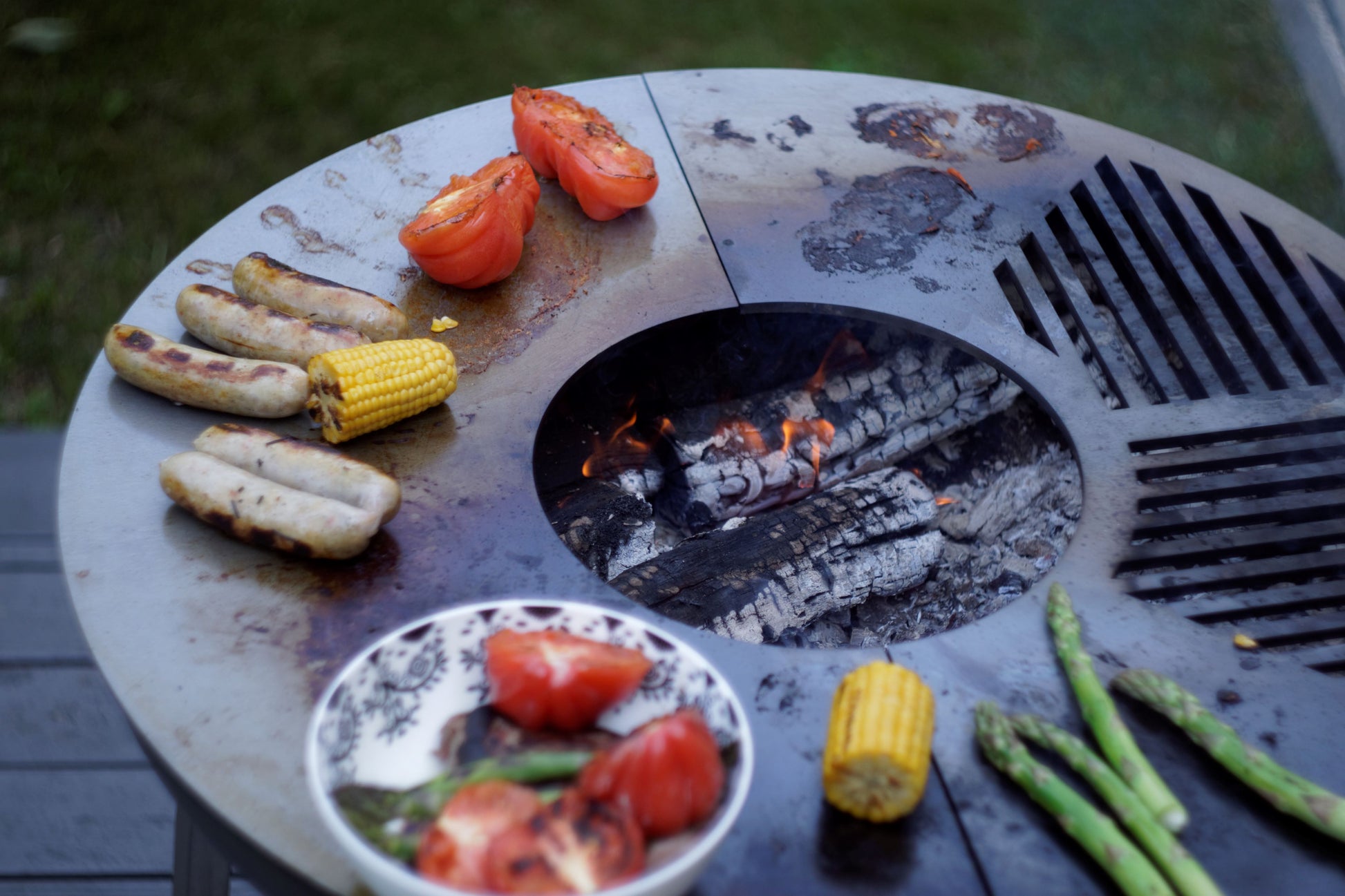 Zweiteilige Grillplatte aus massivem Rohstahl für Feuerschale, Vertrieb: SvenskaV